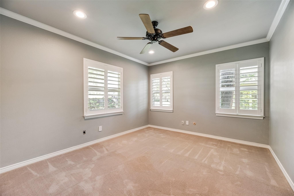 9911 Hurley Way - Photo 9