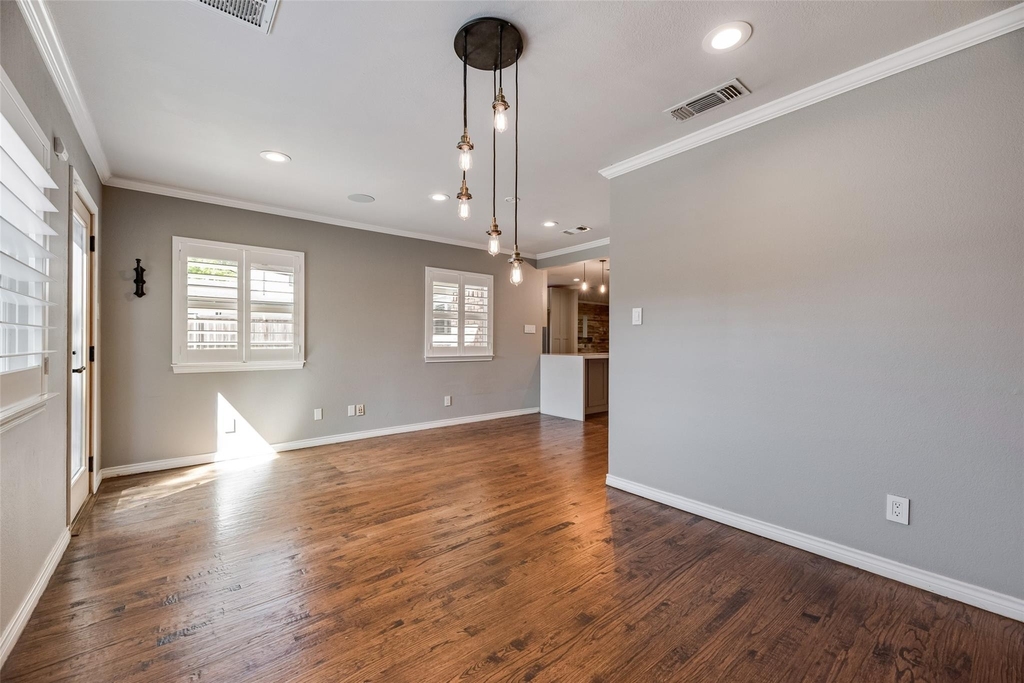 9911 Hurley Way - Photo 4