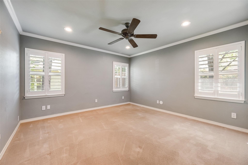 9911 Hurley Way - Photo 11