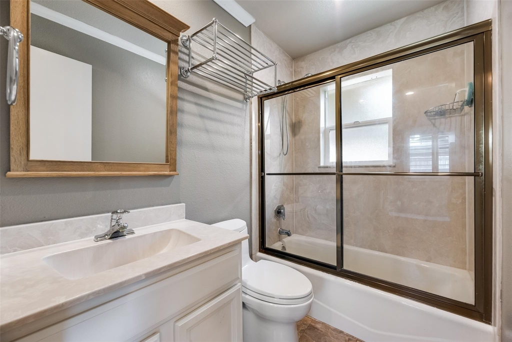 9911 Hurley Way - Photo 10