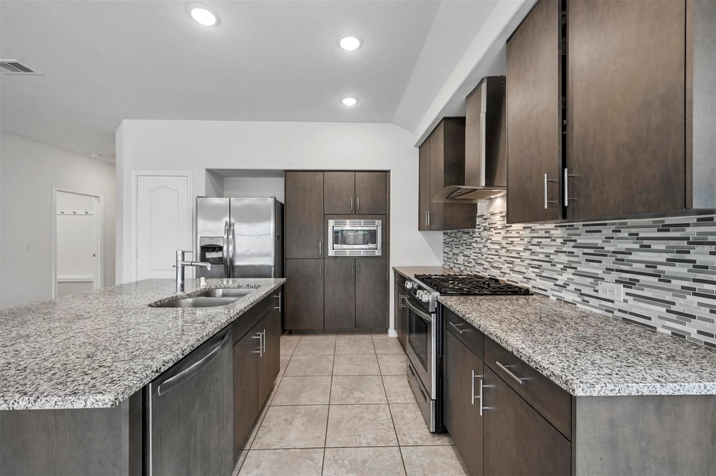 1105 Faringdon Drive - Photo 5
