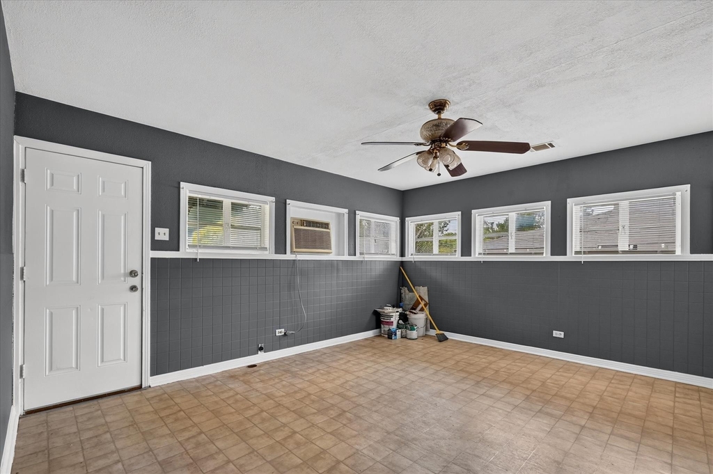 1211 S Montclair Avenue - Photo 11