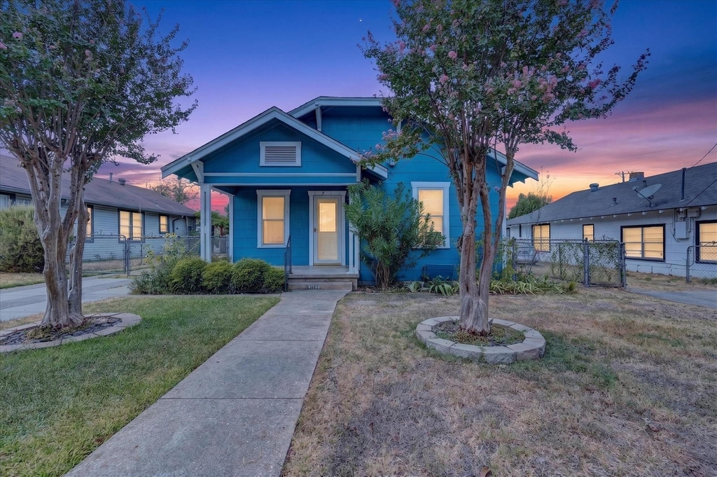 1211 S Montclair Avenue - Photo 1