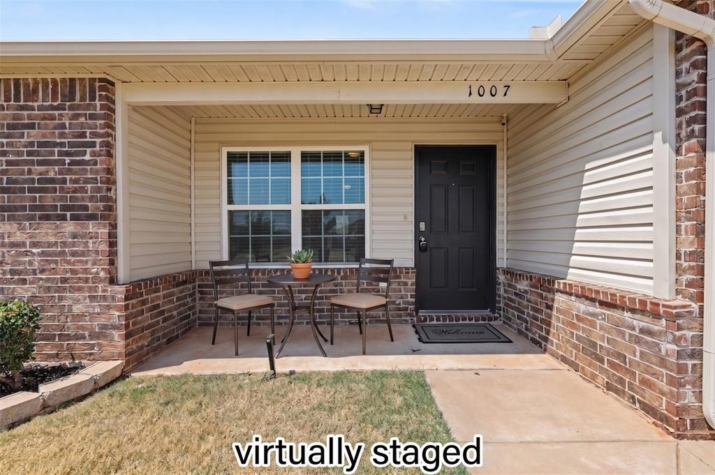 1007 N Deer Court Way - Photo 0