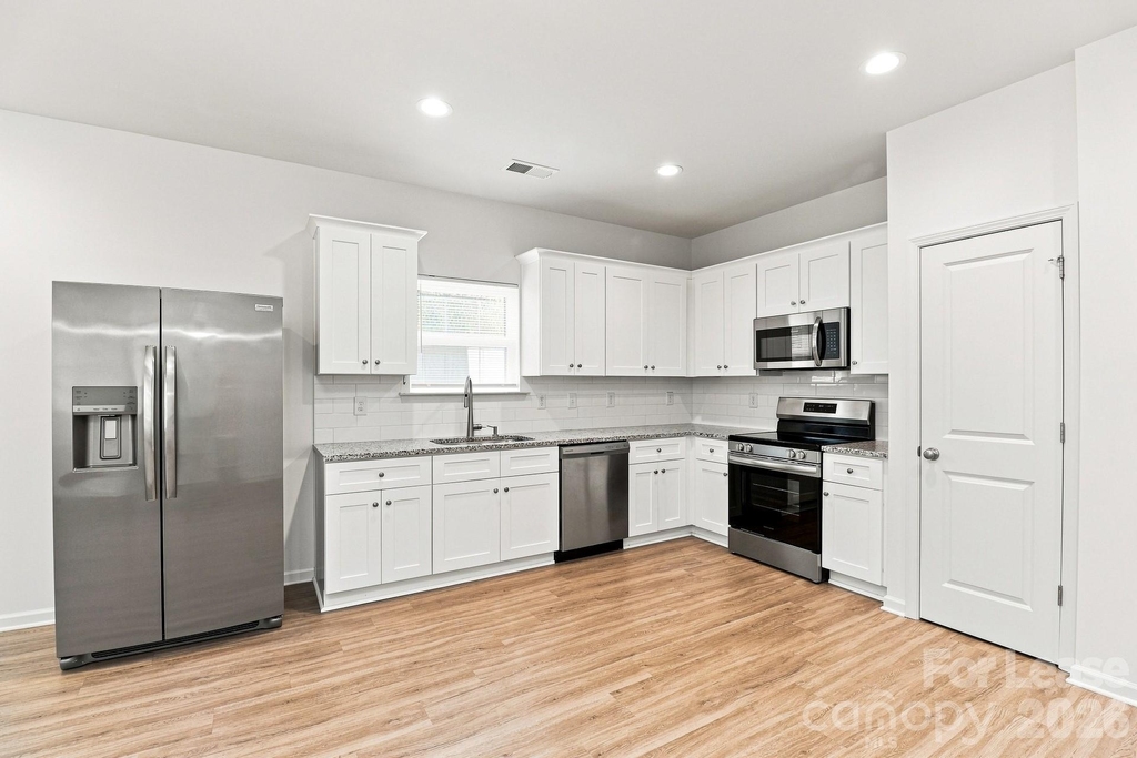 406 Killian Avenue - Photo 3