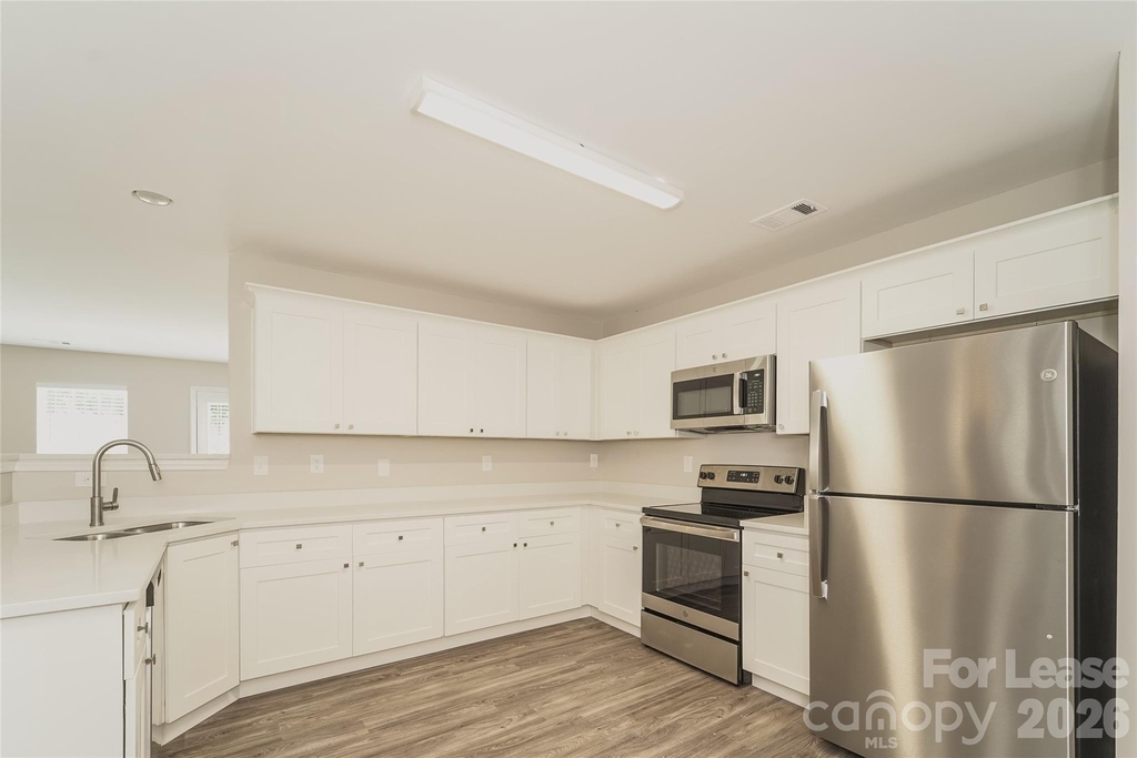 5930 Brookfield Pointe Drive - Photo 3