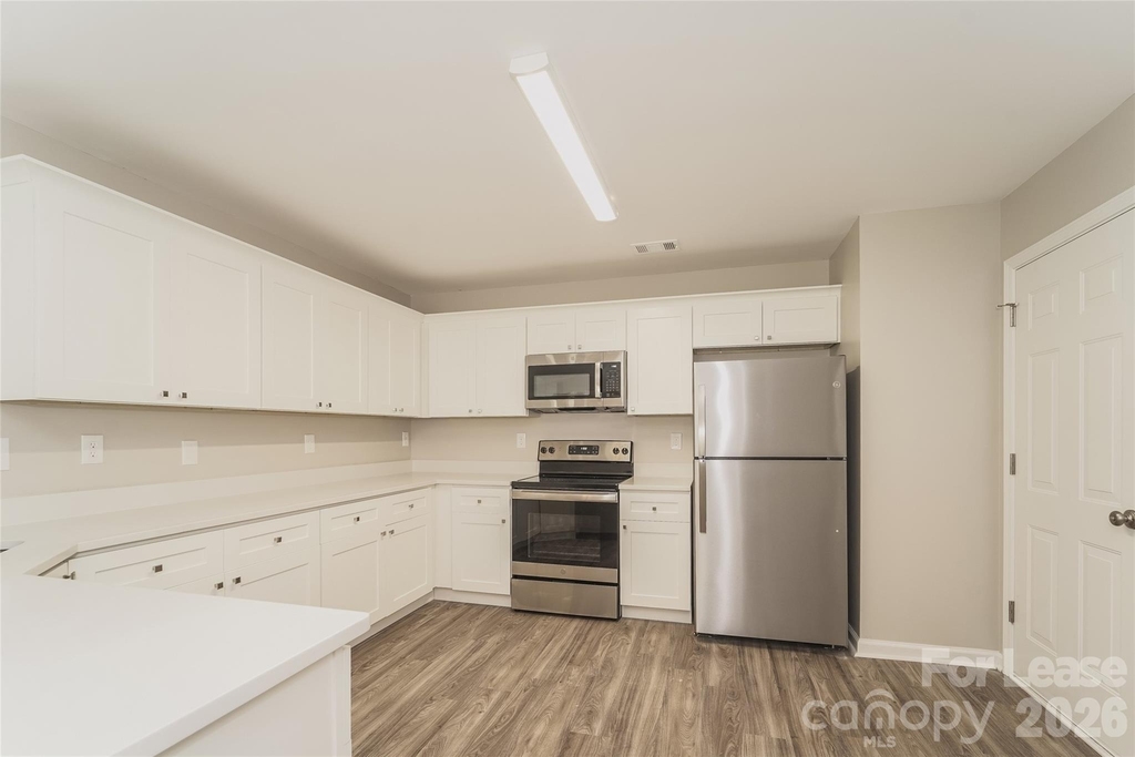 5930 Brookfield Pointe Drive - Photo 4