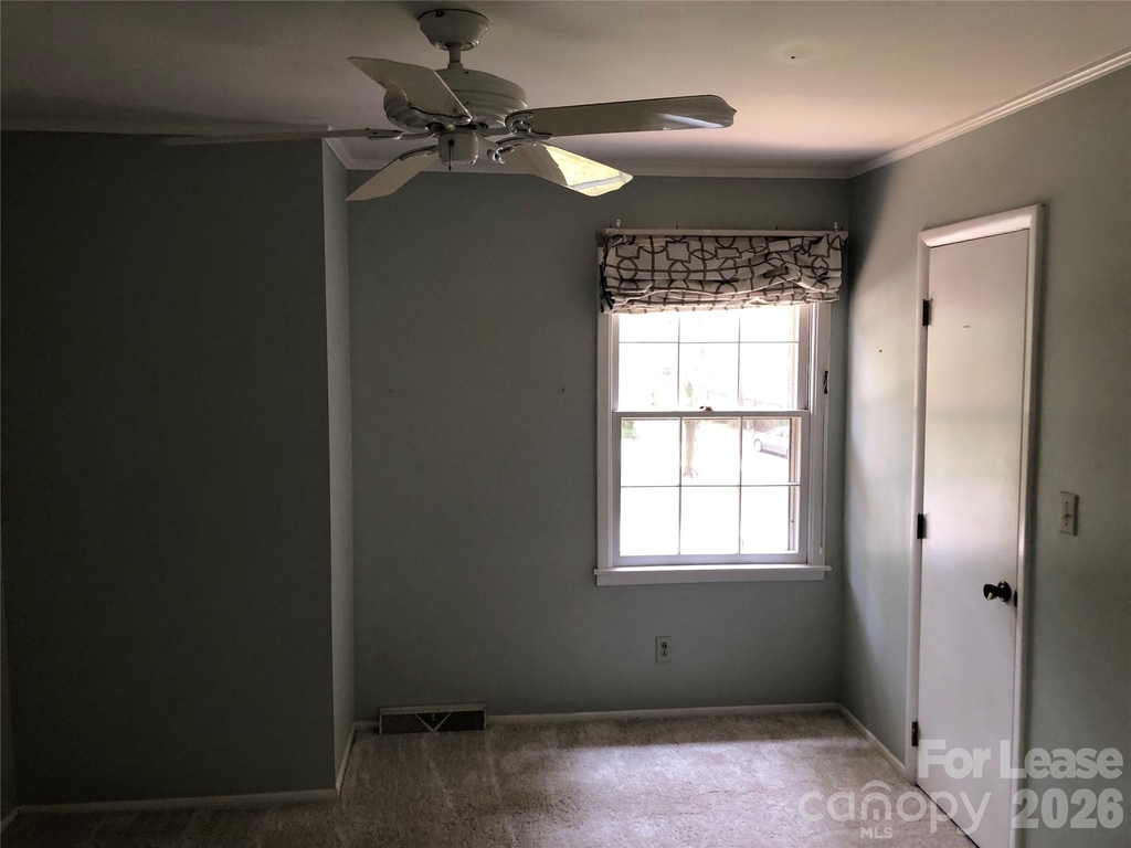 823 Tadlock Place - Photo 35