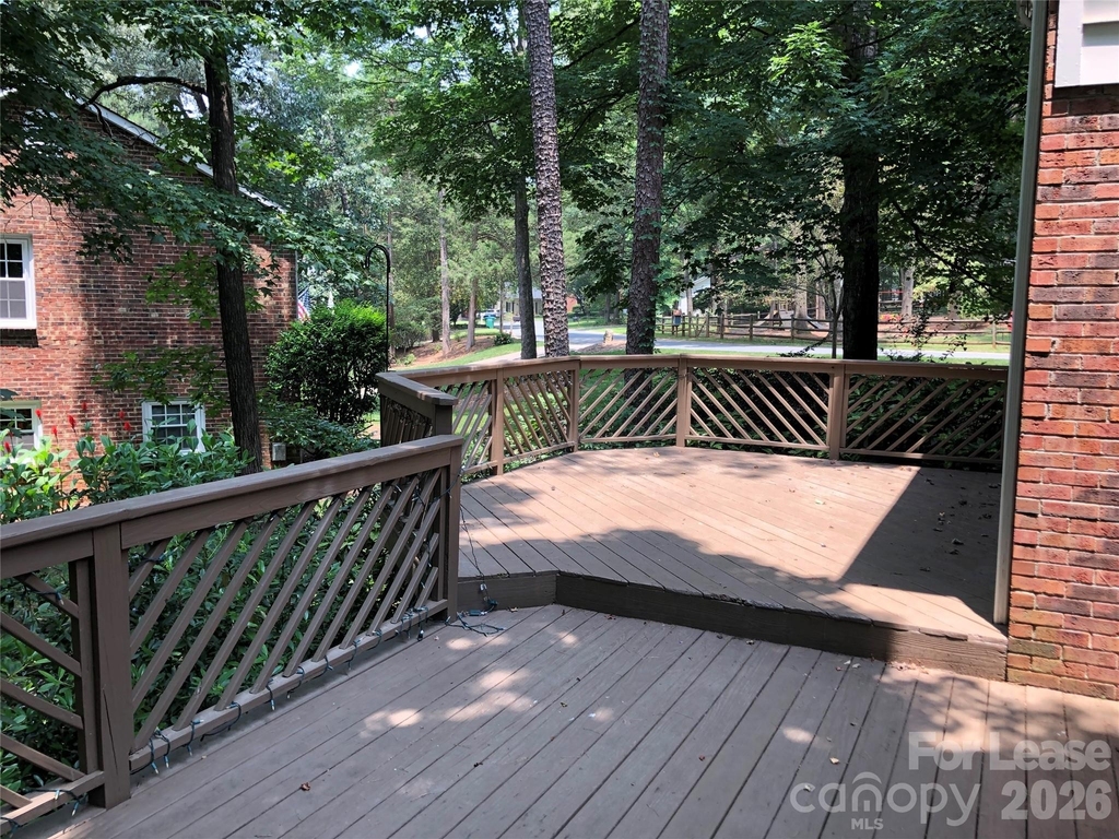 823 Tadlock Place - Photo 4