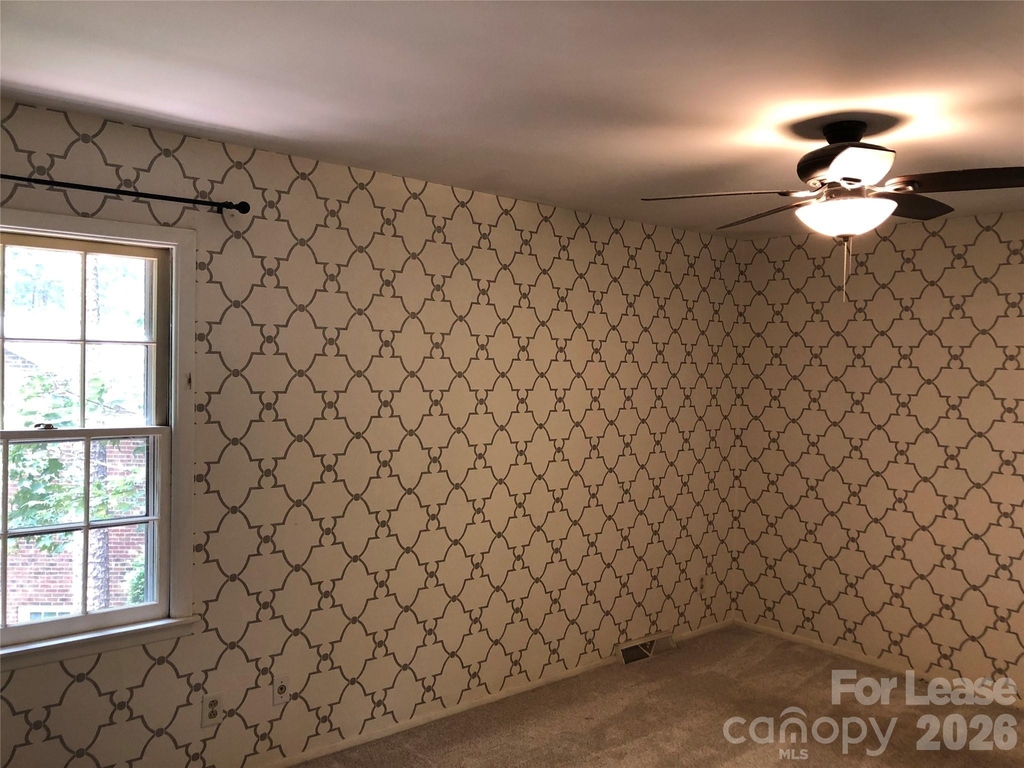 823 Tadlock Place - Photo 30
