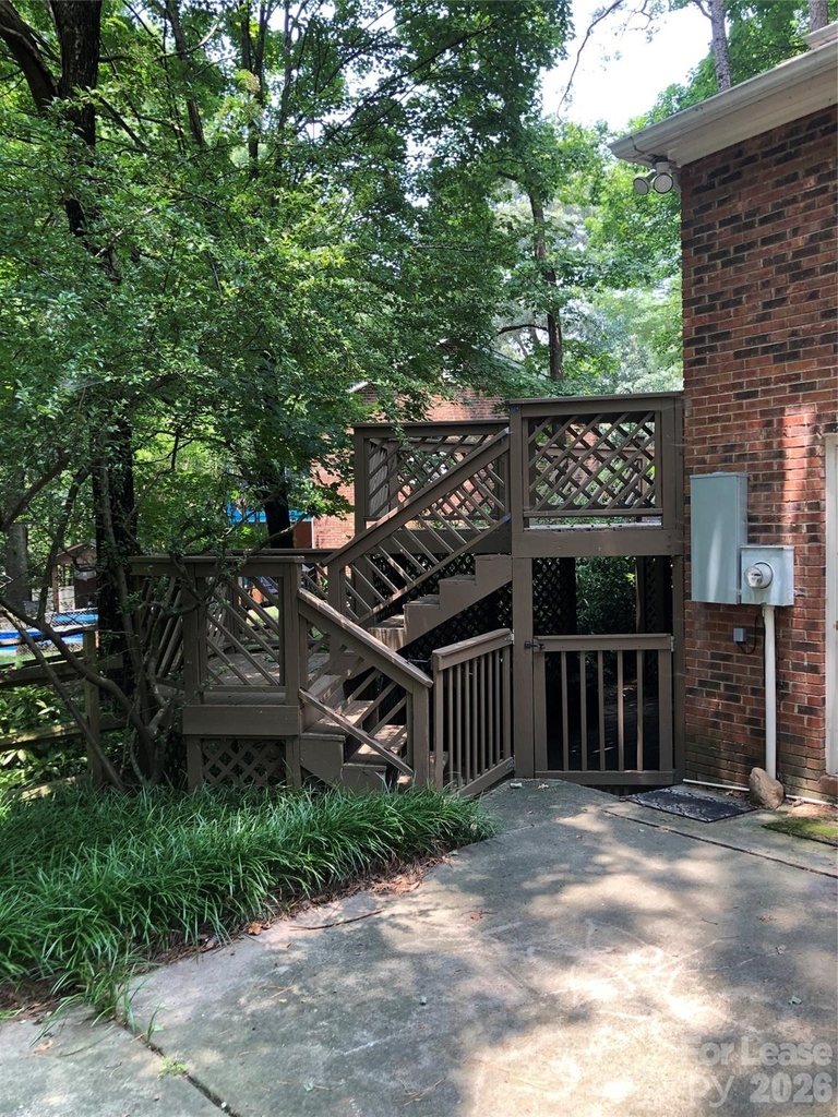 823 Tadlock Place - Photo 3