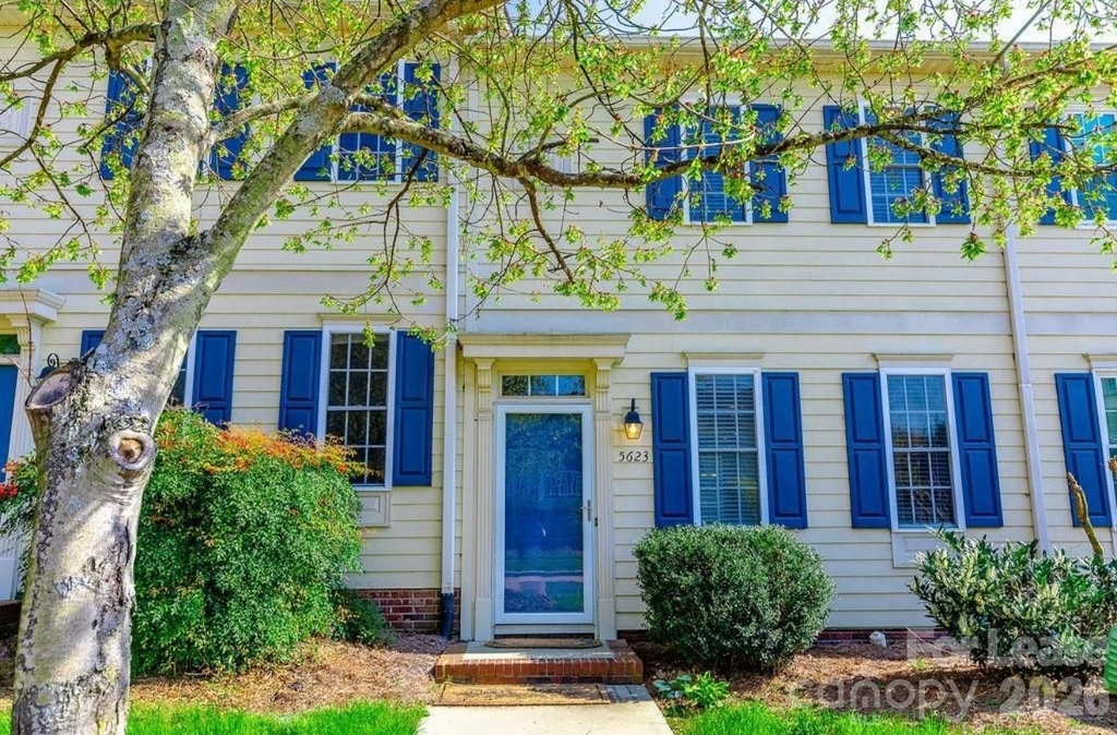5623 Fetzer Avenue Nw - Photo 0