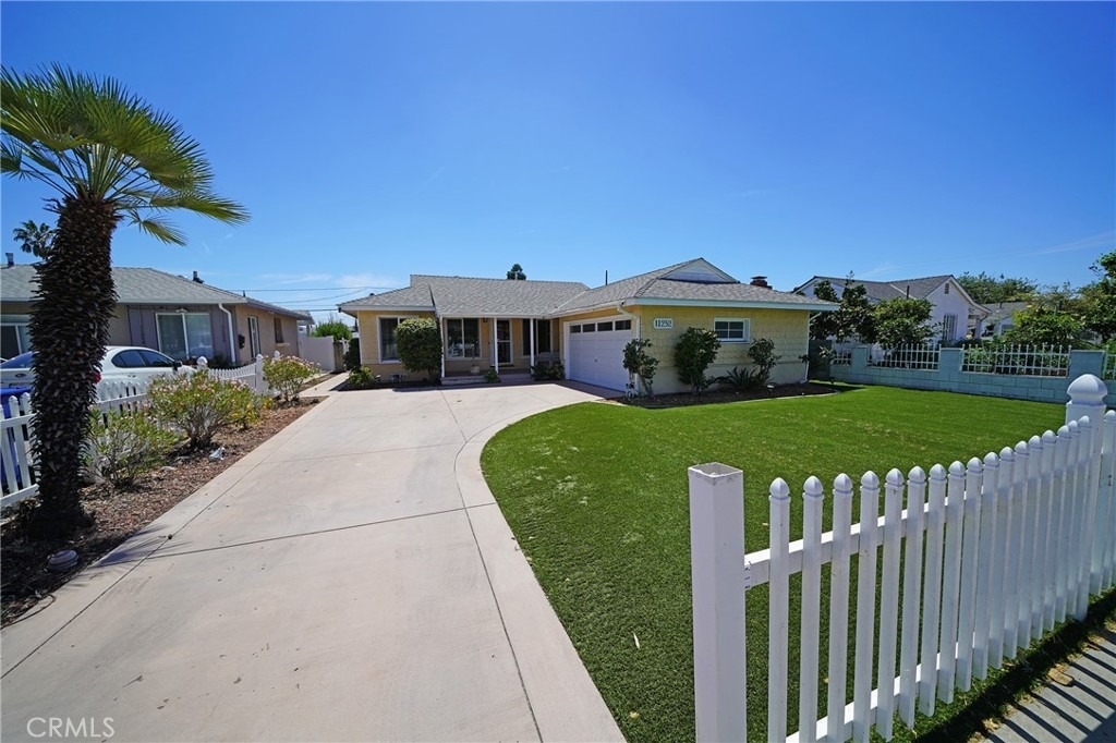 11252 Delano - Photo 1