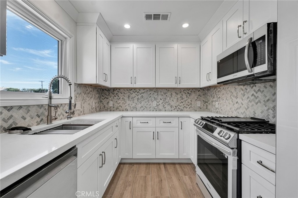19815 Bassett Street - Photo 8