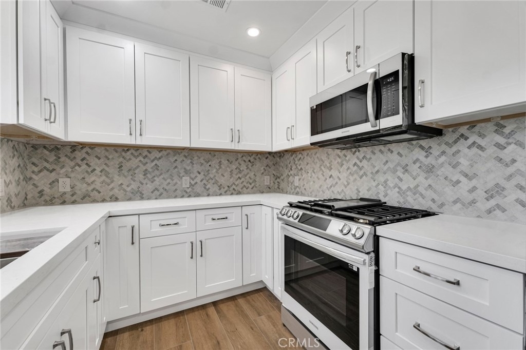 19815 Bassett Street - Photo 9