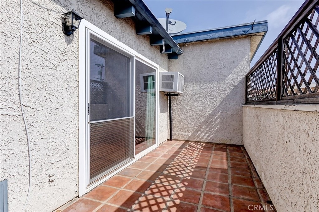 2219 Curtis - Photo 11