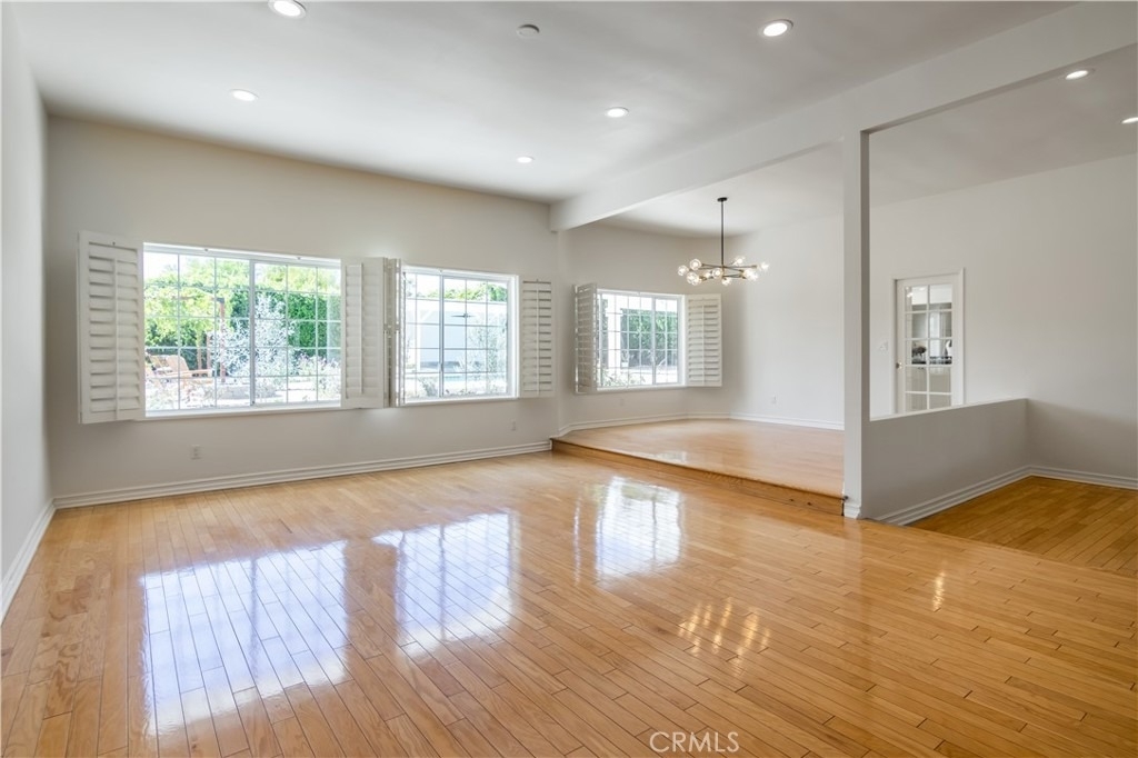 9735 Melvin Avenue - Photo 3