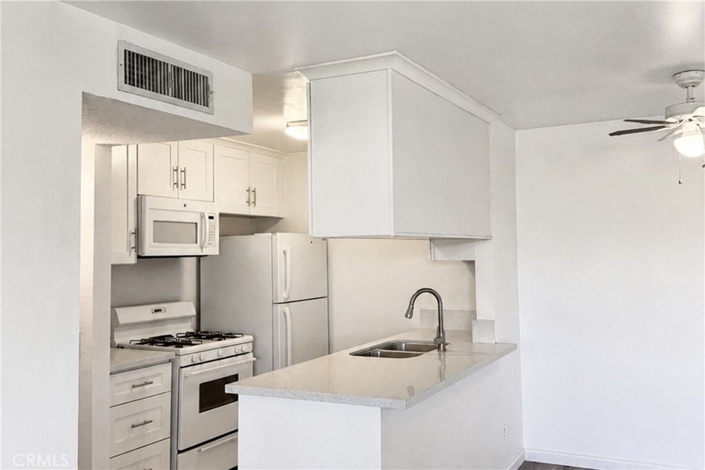 10331 Lindley - Photo 3