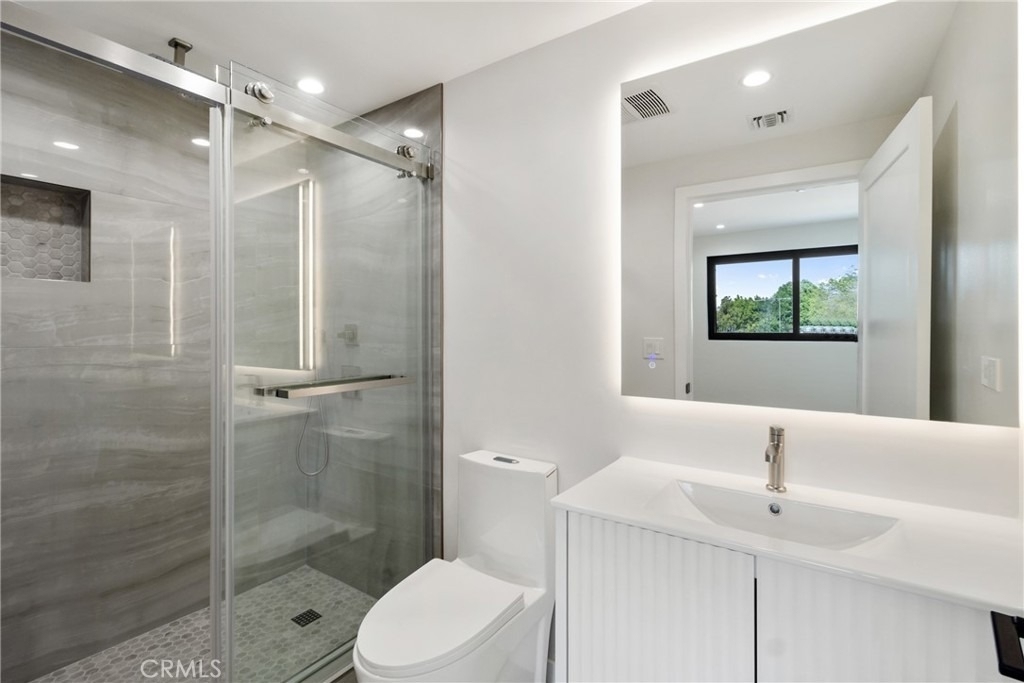 6830 N Lubao Avenue - Photo 33