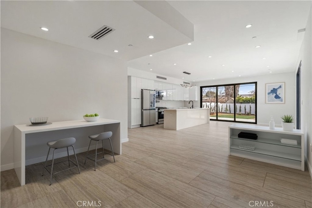 6830 N Lubao Avenue - Photo 7