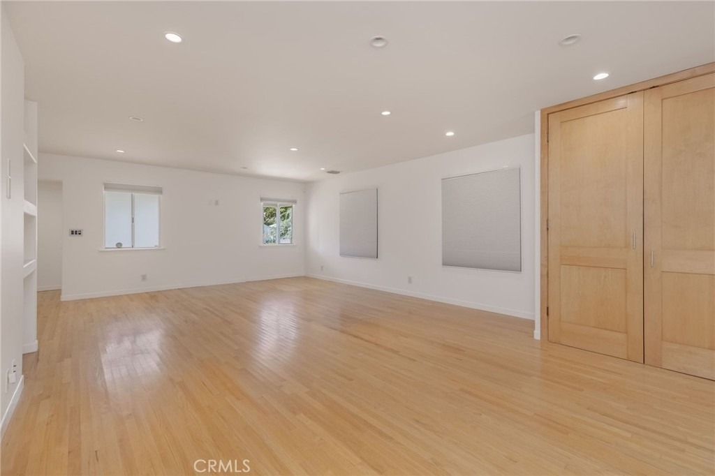 709 Avenue D - Photo 5