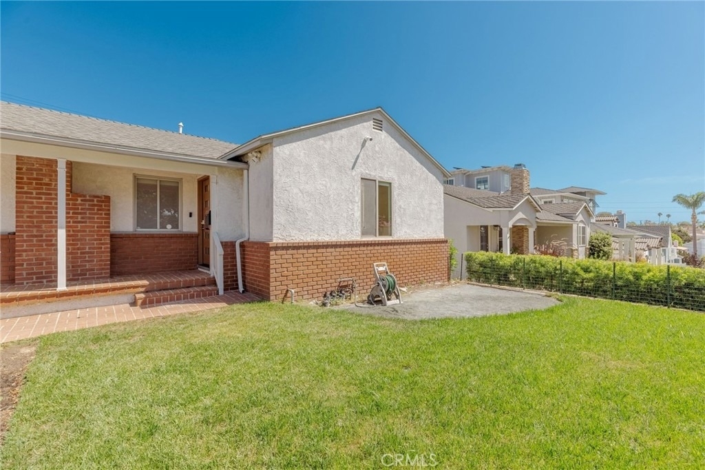 709 Avenue D - Photo 1