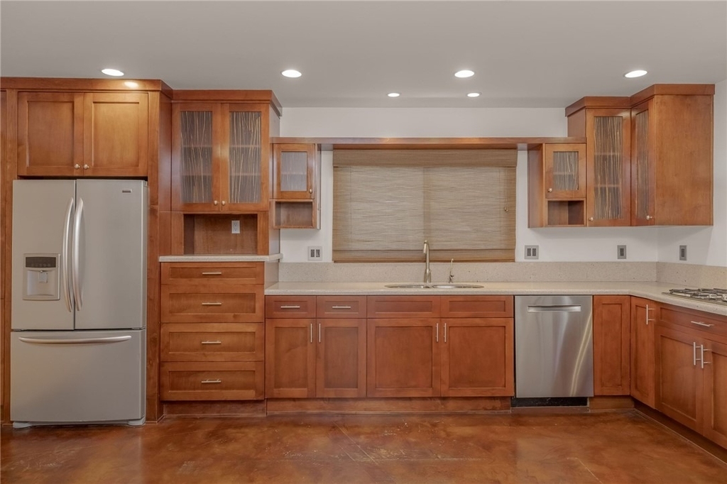 709 Avenue D - Photo 10