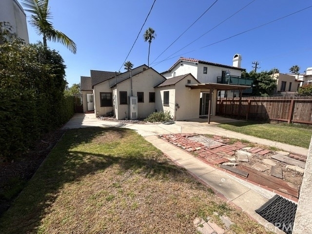209 Avenue E - Photo 1
