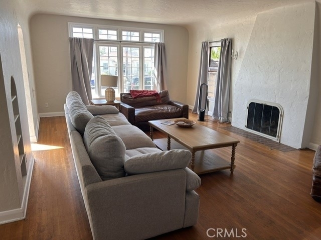 209 Avenue E - Photo 3