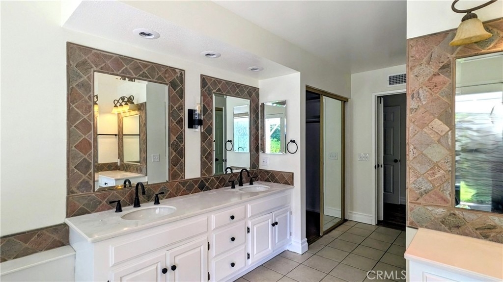 460 S Bridge View - Photo 9