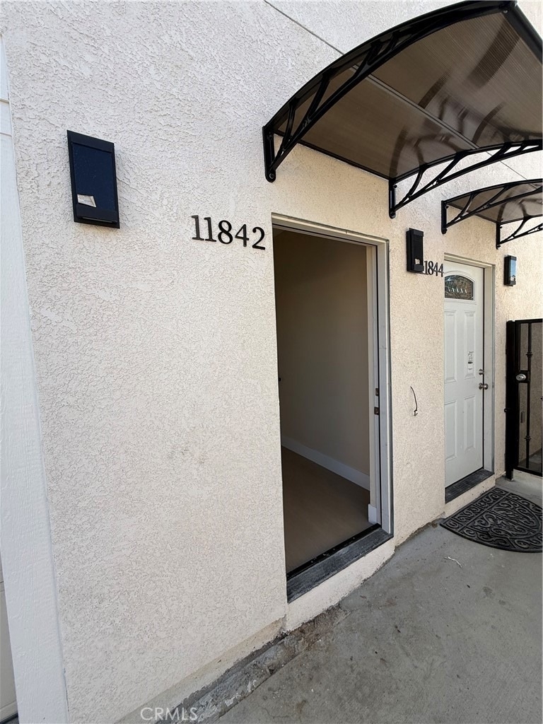 11842 Hollyview - Photo 1