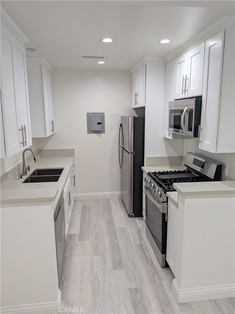 1019 6th Street - Photo 3