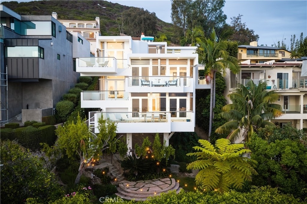 1061 Skyline - Photo 1