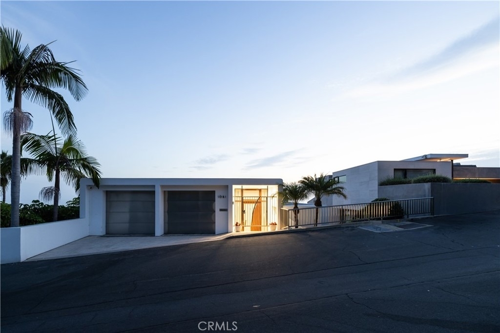 1061 Skyline - Photo 3