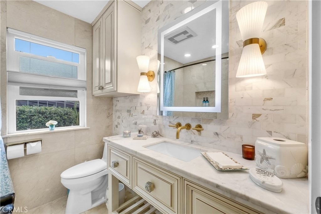 240 Moss Street - Photo 17