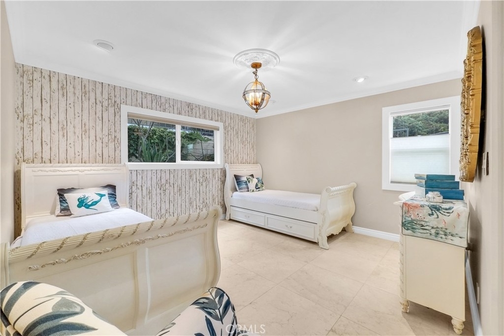 240 Moss Street - Photo 15