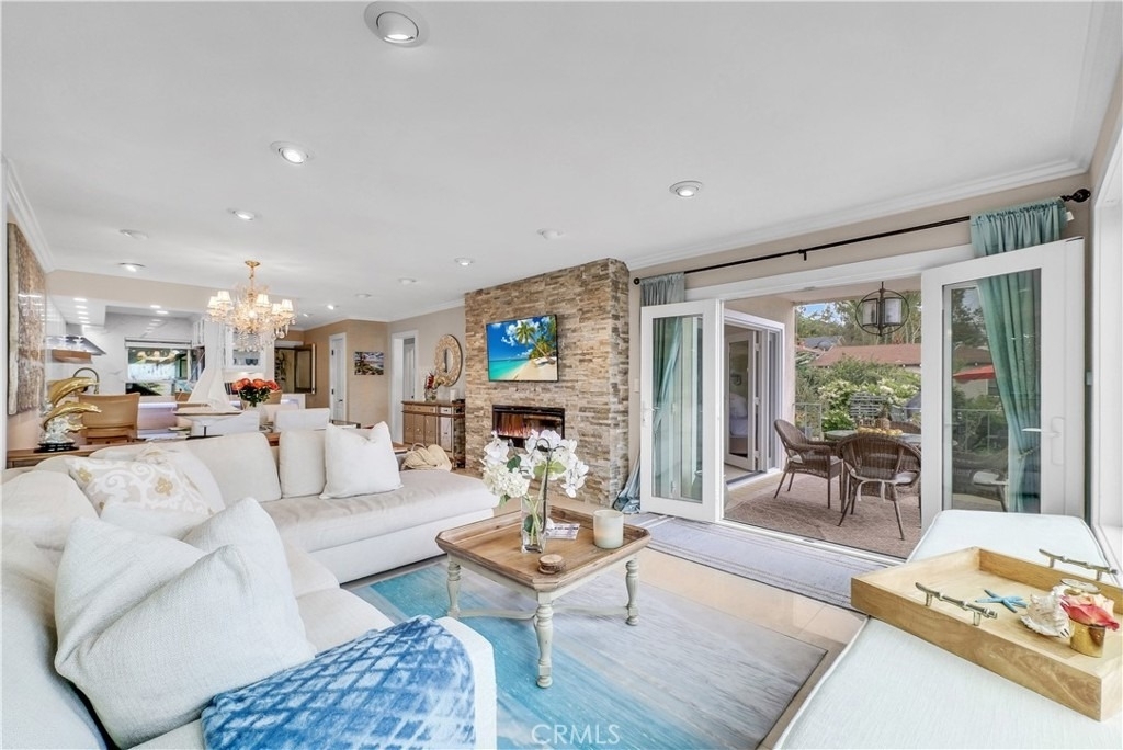 240 Moss Street - Photo 9