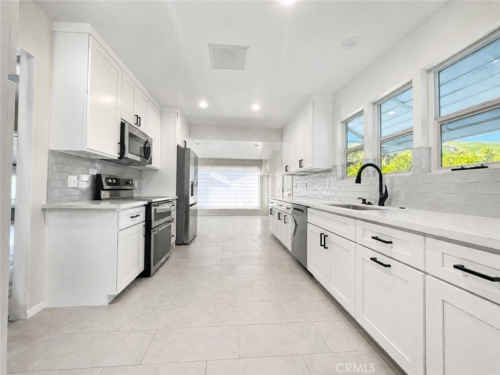 26195 Beaumont Avenue - Photo 7