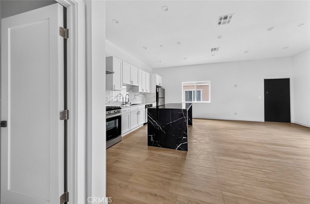 6514 Kraft Avenue - Photo 9