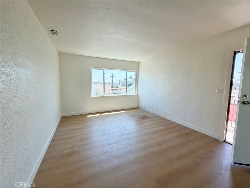 1426 1/2 W 83rd - Photo 5