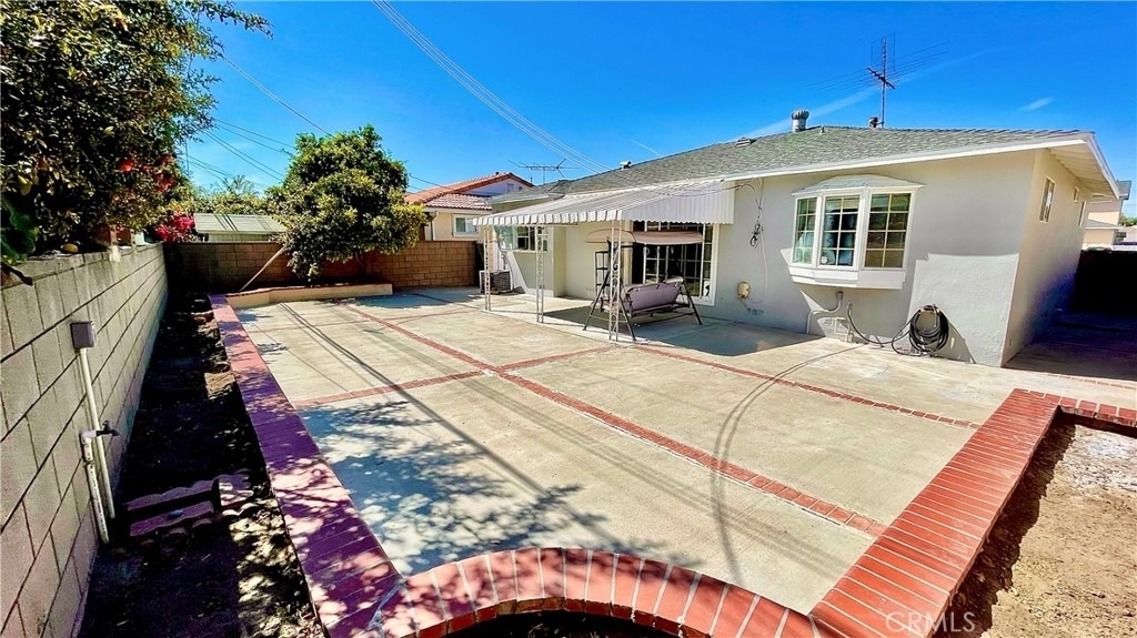11652 Faculty Dr - Photo 1