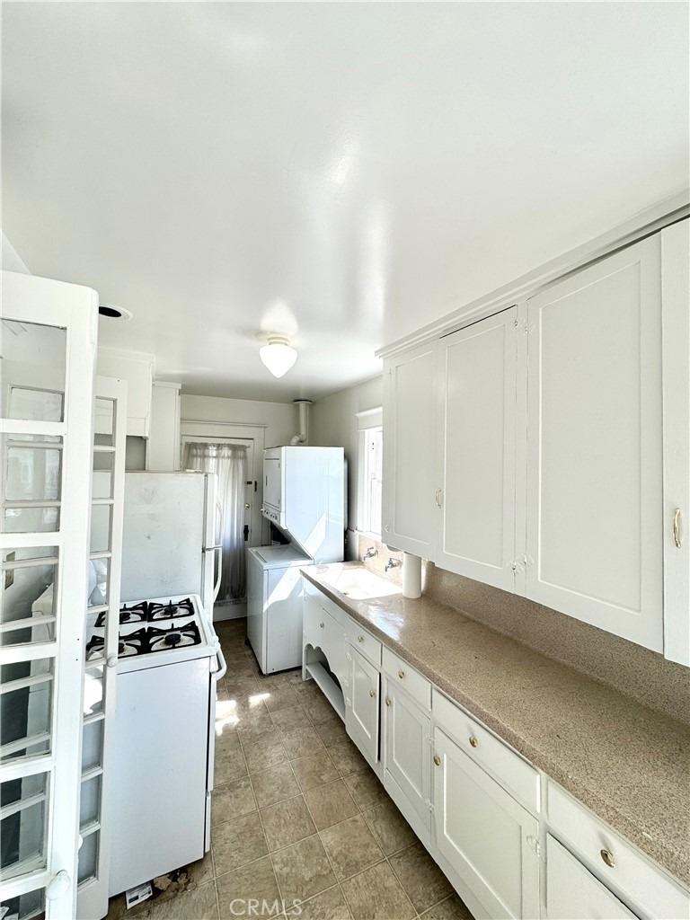 150 W 9th - Photo 3