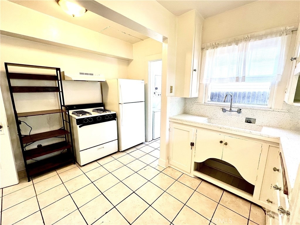 180 W 9th Street - Photo 8