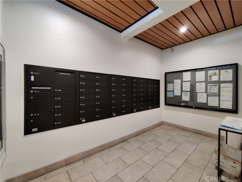 1300 Midvale Avenue - Photo 25