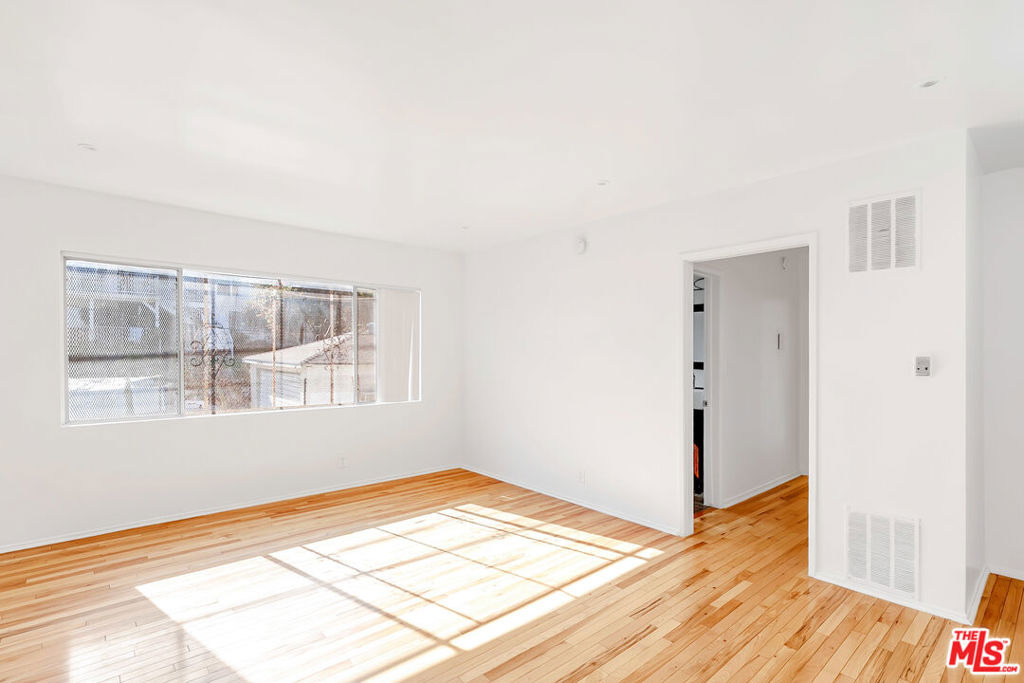 1915 S Shenandoah Street - Photo 2