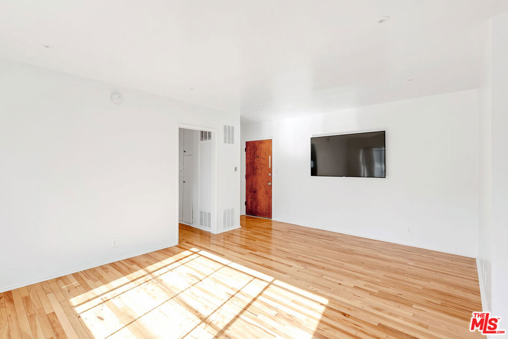 1915 S Shenandoah Street - Photo 3