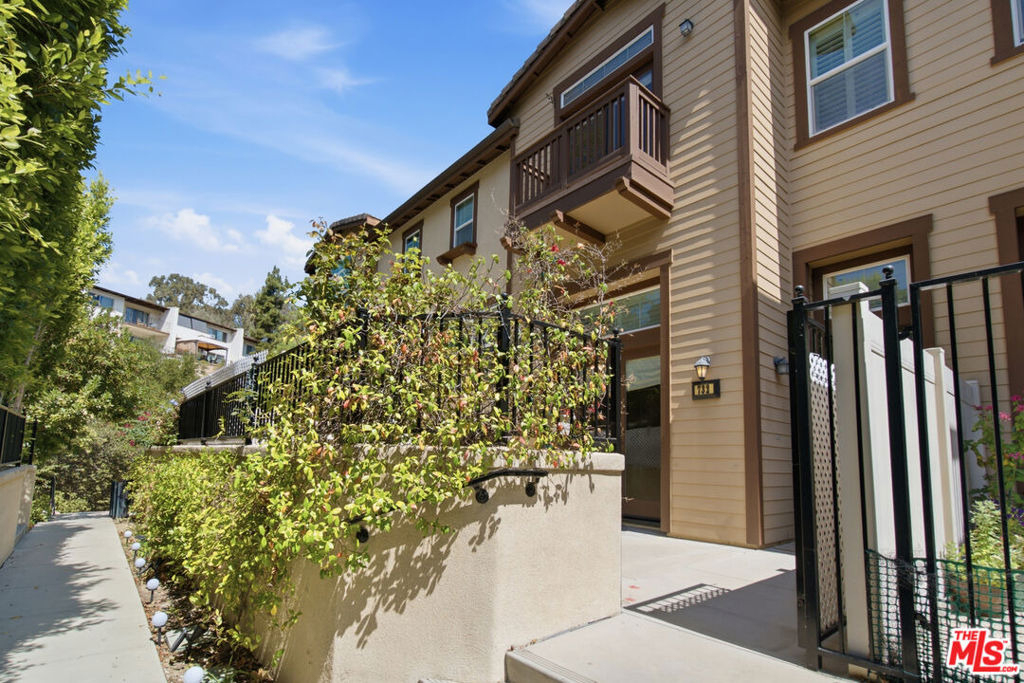 732 Tennis Club Lane - Photo 2