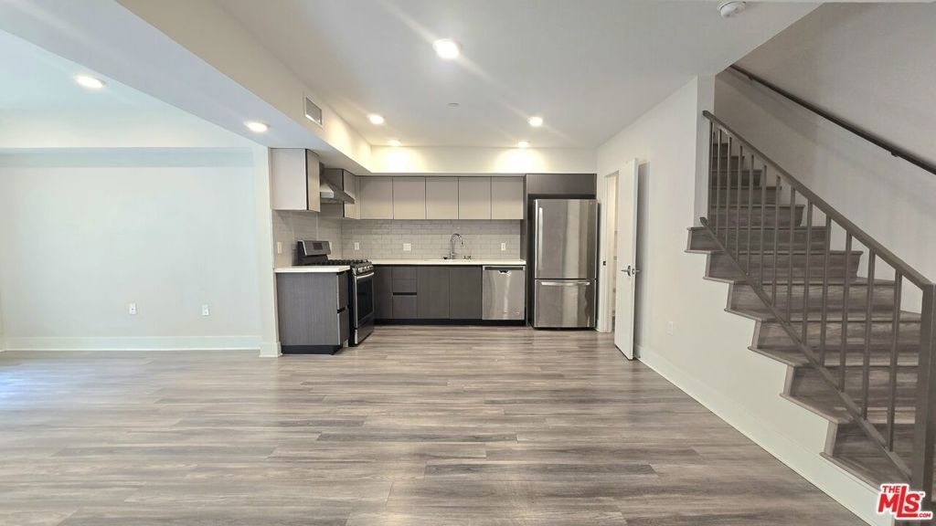 5030 Rosewood Avenue - Photo 4