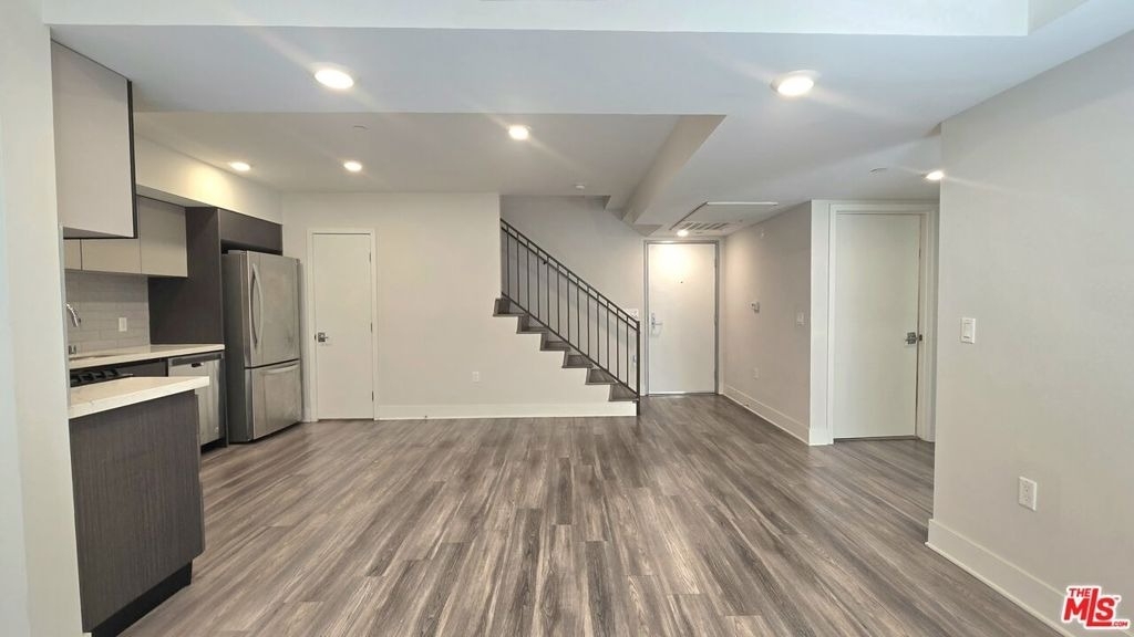 5030 Rosewood Avenue - Photo 3