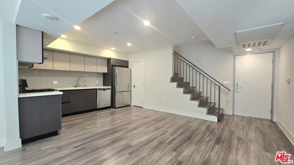 5030 Rosewood Avenue - Photo 0